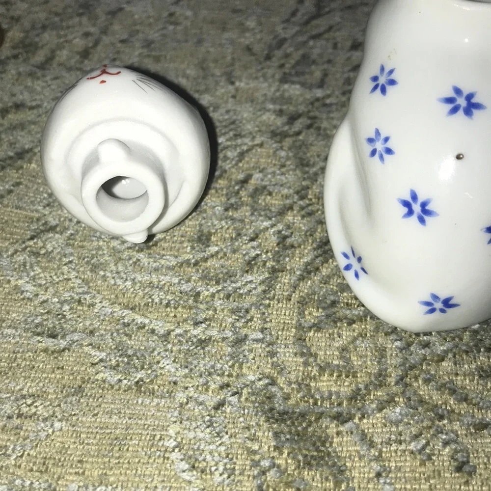 Vintage Mini Whiskers Cat Teapot China Blue White Tea Pot Decorative Figurine